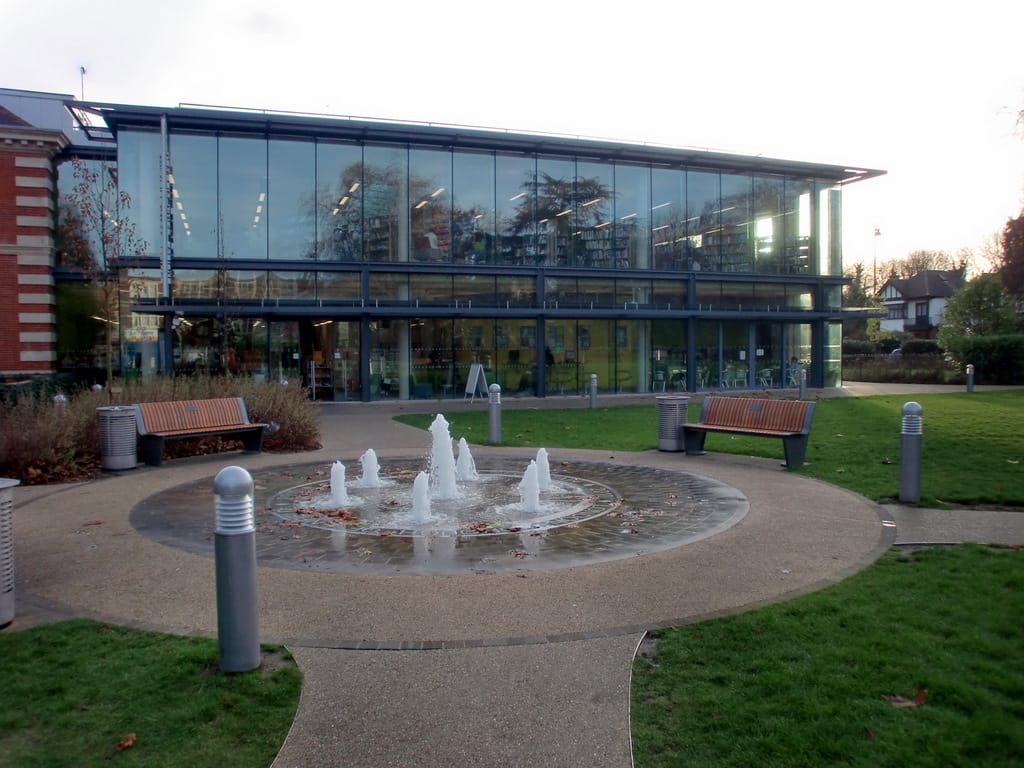 Enfield Town Library — Library, Enfield Town (geograph 2716615)