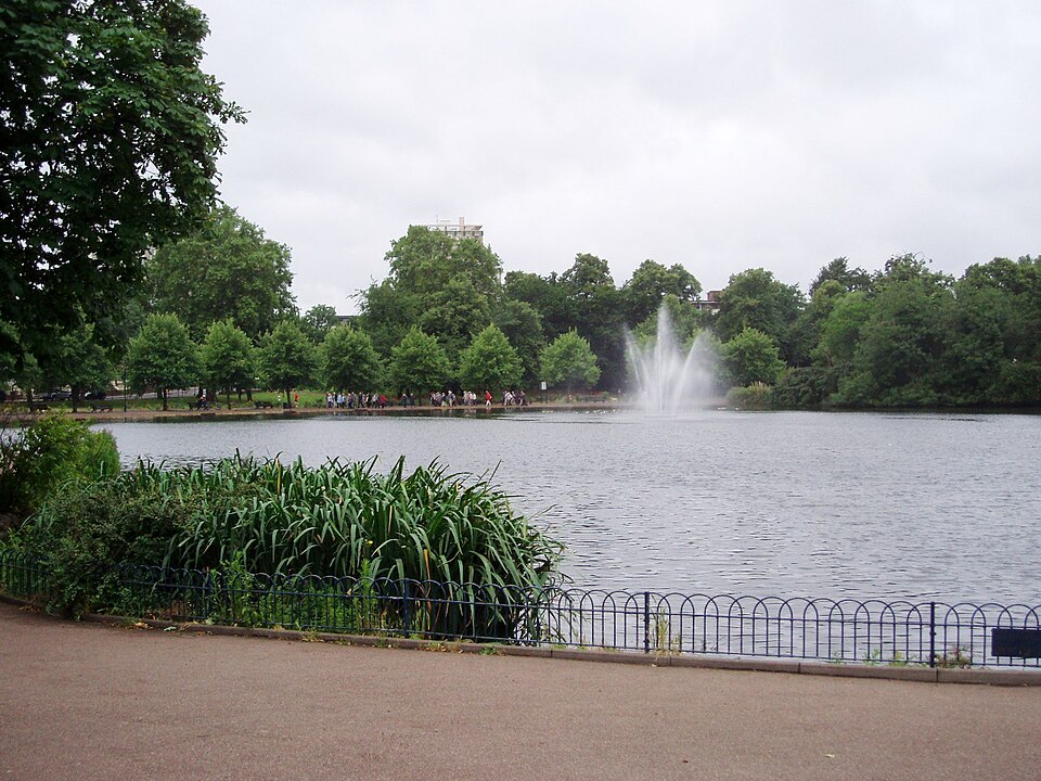 Victoria Park Splash Pool & Playground — photo 3